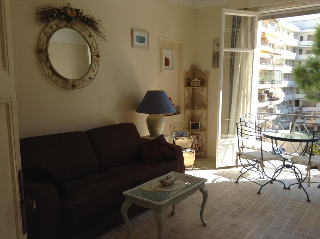 Cannes, Croisette, Palais Miramar Chambre photo